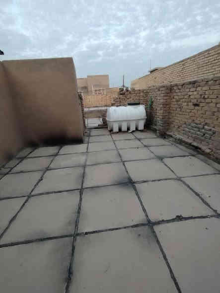 لسلام عليكم بيت للبيع   مساحه ٢٠٠ متر واجهه ١٠ ونزال ٢٠ في حي الجمعيه بشارع الوكفه بشارع الصيدليه لمى البديري يم بيت العادلي 3 بيت بصف الركن 

عكاده طابق واحد يحتوي كراج كبير وممرات من الجانبين 

وحديقه صغيره وصحيات خارجيه وداخليه وحمام منفرد مطبخ وغرفتين واستقبال وصاله

صاله طول ٤م و٨٠ سم عرض ٣م و٦٠ سم 

الغرفه الاولى طول ٦ م والعرض ٣ و ٦٠ 

الغرفه الثاني طول ٥م والعرض ٣م و ٦٠ سم 

المطبخ طول ٤ م العرض ٣م و ٤٠ سم 

الاستقبال طول ٦ م عرض ٣م و٦٠ سم 

حمام طول مترين ونص وعرض متر ونص

وبصفه التواليت منفصله غربي وللغساله متر ونص ب متر ونص التواليت الخارجي شرقي متر ونص ب متر ومخزن وممرات 2 ع طول البيت 

بناء قديم حاسبه عرصه صالح للسكن ونظيف سطحه جديد مجاري جديده مي جديد المنطقه ماء اساله جديد ومجاري جديده قريبا تبلط الافرع الشارع المباشر مبلط    للاستفسار عن السعر  وباقي التفاصيل ع الخاص او على  الواتس اب ***********
