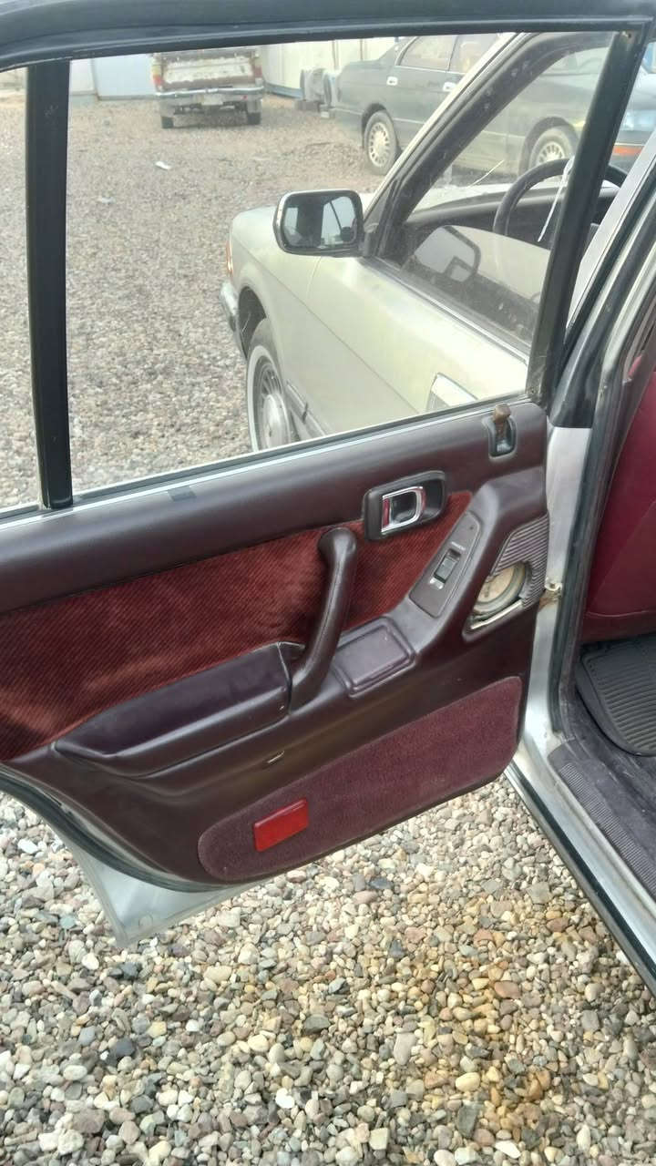 سيدان مديل 89 مكفوله من كلشي على لبلاد لاصبغ ولاضربه  بس هاذ لموضح بلصوره كير ومكينه بلاديات تبريد شغال السياره بسمي السعر 39 وبيها مجال بسيط مكاني بصره ***********
