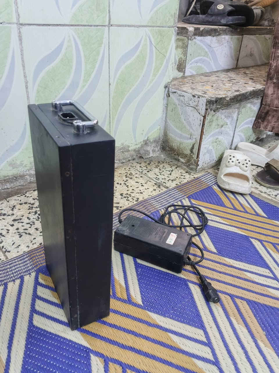 سلام عليكم دراجة شحن حجم 18 جبيره 
بطارية ليثيوم قبل فتره شديناها تكدر تاخذه وتوديه للبيت تشحنه
20 امبير 60 فولت فوسفات الحديد
موديل 2024 
بصمتين وسويجين وصل شراء موجود
نظافتة 90%
كهربائيات كامله لايت عالي ناصي اشاير يمنه يسره دبل اشاره 
ملفها 1000
السعر 325 وبيها مجال حك جيه فقط
***********
مكاني بغداد
