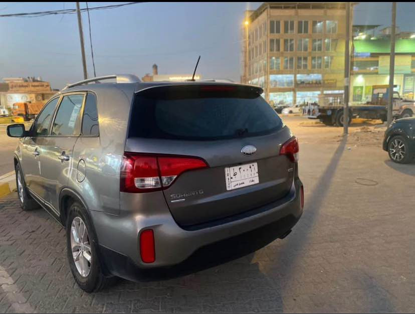 كيا سورنتو 2014 أمريكي 
السياره فول عدا الفتحه 
كشنات تدفئه 
السياره حادثها ب امريكا بنيد فقط 
وصابغين ويا ملاون الجاملغ والباب وشويه من الباب الوره وبيها بارد بل باب وره قليل 
سنويتها لل 2028مشروع وطني ب اسمنا 
بيع او مراوس  
السعر 120 وبيها مجال 
*********** النجف, العراق
