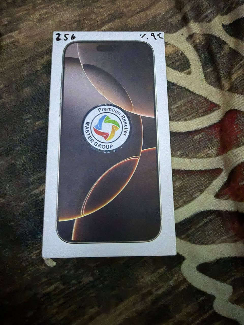 سلام عليكم للبيع ايفون 16 برو ماكس ذاكره 256 بطاريه 91 نضافه 90/100 كارتونه الاصلي موجود شاحنته الاصليه موجود عربي شرق اوسط  الاستفسار اكثر ***********
