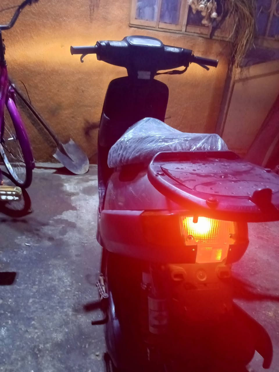 سلام عليكم بطه ما مفتوحه جيب الف مصلح وتعال افحص دراجه حلوه وكله بلاديه واحله من صور واي نقص مابيه دراجه بس دكمت سلف شكل سعره ٢٨٠ وبيه مجال مكاني كربلاء الحر الرقم ***********
