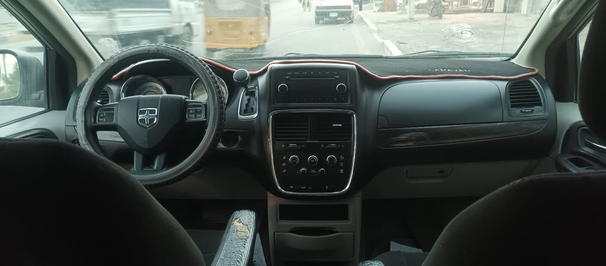 سلام عليكم للبيع فقط سيارة دوج كرفان موديل 13 رقم بغداد سنوية لل27 ابواب ميكانيك  تبريد ثلاث قطع محرك 3600 تقرير امريكا موجود مع الصور السعر 123 وبي مجال السيارة موجودة في محافظة بغداد منطقة الدولعي للاتصال
***********
***********
