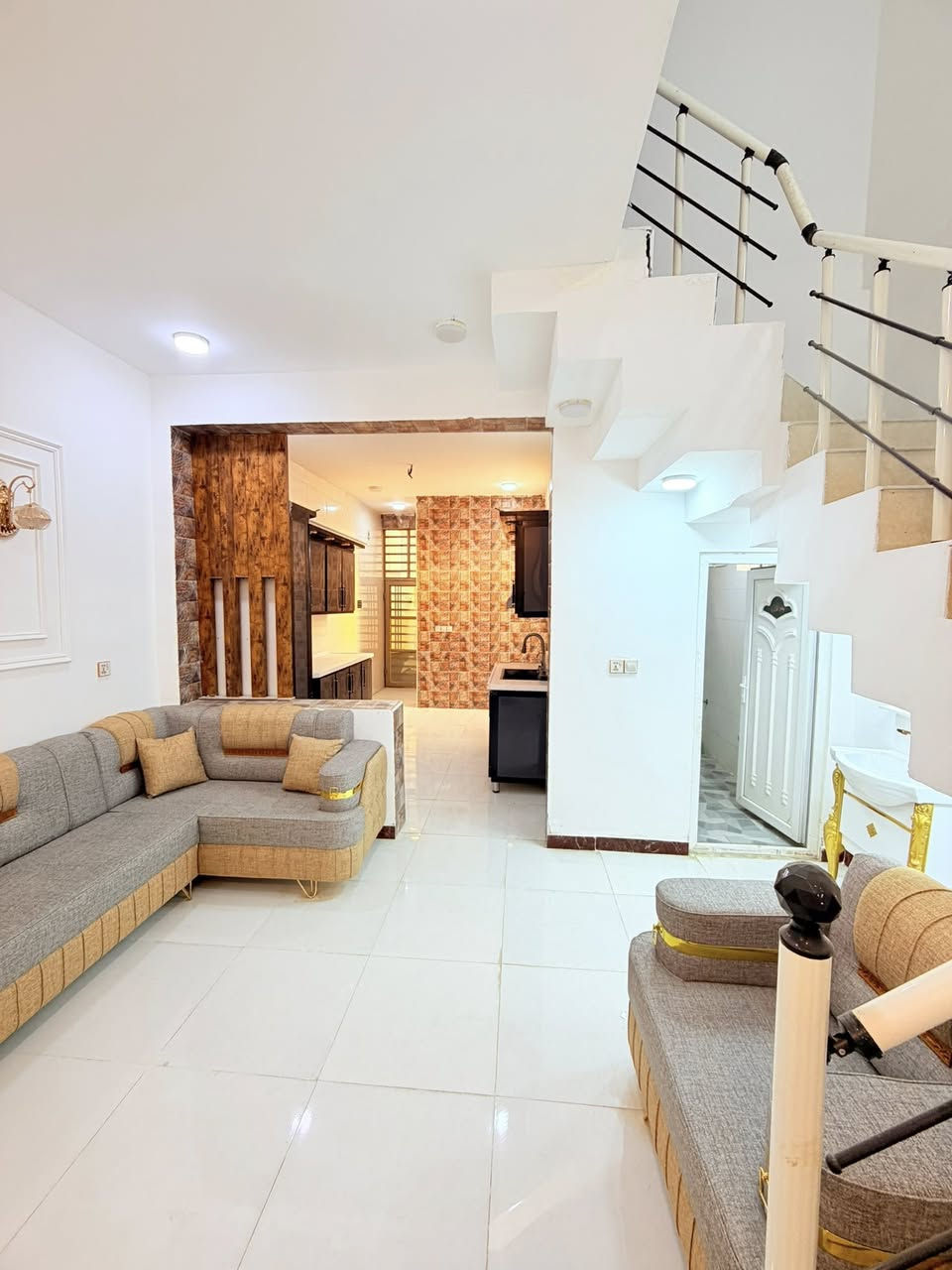 دار المساحه. ١٠٠ م موثث السعر مناسب ( طابو زراعي )
#هـ***********وتساب_او_اتصال

خدمات// شارع تبليط ١٢ متر // صب اساس وسقف// طابوق 🧱 

#تسليم_مباشر

النجفً ملحق ميسان. قريب سكلة الكرعاوي // شارع الزوار 

السعر ٥١ مع المجال البسيط 
*********** هـ بدون وتساب
