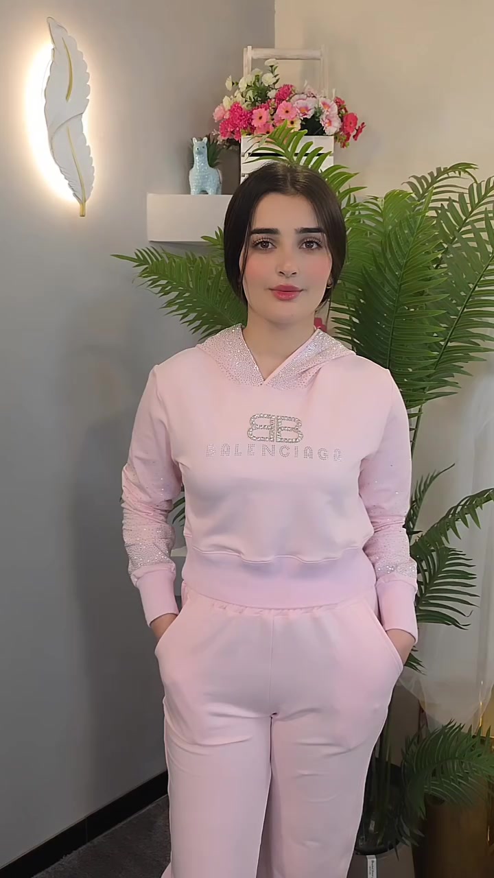 أميراتي اشتئتلكن كوومة 😘 
شوفولي الجمااال كواليتي سوبر توب 💫

فولو الستوري قمراتي وخليكن معنا للتفاصيل 🫰🏻

طلتك رح تكون أحلى مع #نيوبرزنت 🌛🌸

📍 اللاذقية – شارع هنانو
📦 للشحن: 0969778324
💼 للجملة: 0955634645

#NewPresent #Fashion #Trendy #WinterStyle
#Lattakia #NewCollection #EidCollection 
#نيوبرزنت 🎀


**إذا كنت صاحب هذا الإعلان وتريد حذفه لأي سبب، رجاءا أرسل رسالة إلى الدعم الفني**