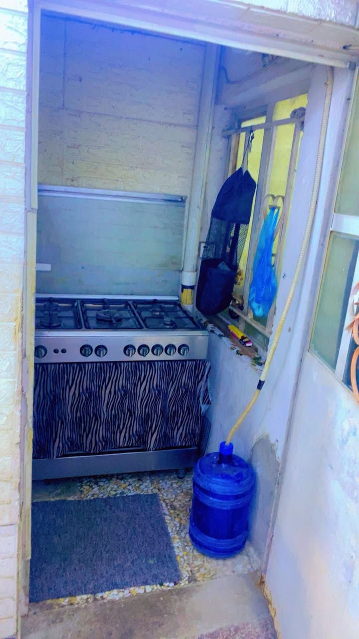 بيت للبيع
المساحه:٦٢ 

الموقع : الزعفرانيه الشهداء خلف مركز شباب

السعر : ١٠٠

بيت طابو سكني ملك صرف 

للاستفسار اتصال 📞 ***********

البيت طابقين  الطابق الثاني غرفتين نوم وصحيات

الطابق الاول ستقبال وهول ومطبخ ومنور وصحيات
