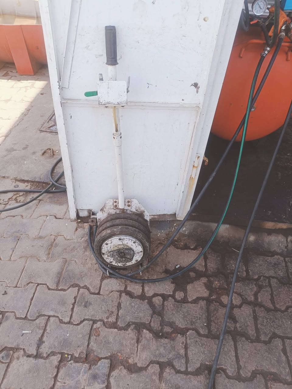 غراض للبيع المكان مدينة الصدر الرقم ***********
