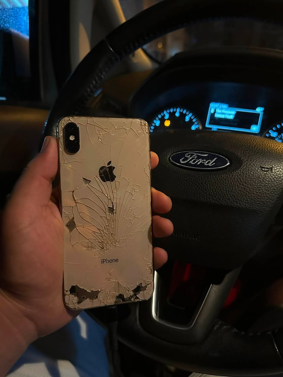 سلام عليكم
iphone Xs Max 
ذاكره 64
🔋100
الجهاز مبدل بطاريه اصلي من عين الفهد وايسي شحن كلشي شغال بي حته السماعه نضفتها صوته عالي الشاشه فقط الكلاس مضرر البلاديه مالته ممبدله حته الضهر  نضيف بس تبدله اذا تريد 
السعر 150 الف قفل مكاني المنصور 
***********
