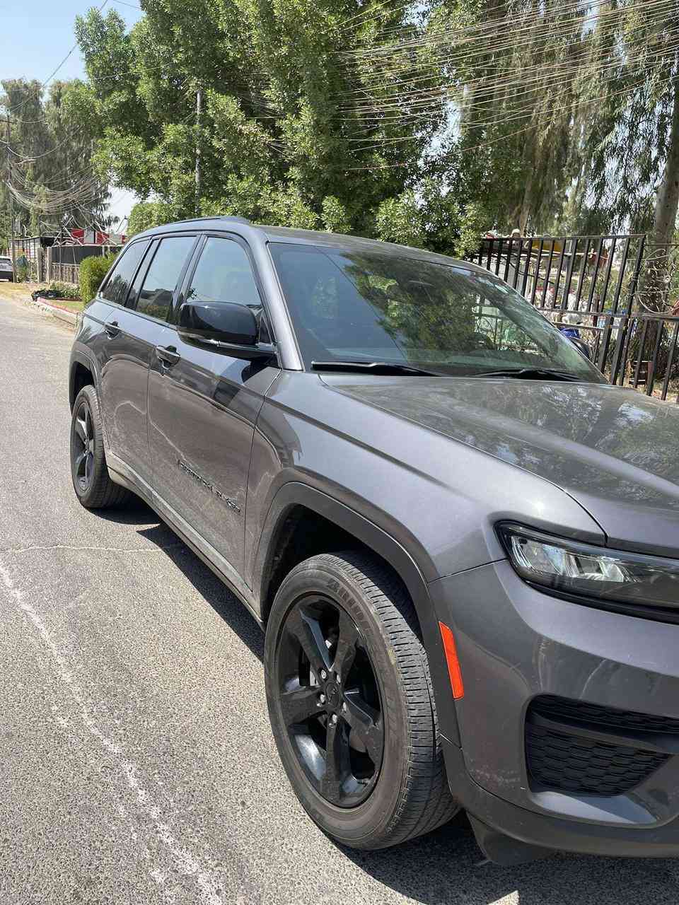 السلام عليكم.             جيب كراند شيروكي التيود موديل ٢٠٢٣  رقم اربيل بأسمي حادثها تبديل بابتين جهة اليمين اصلي بدون صبغ 
السياره بحالة الوكاله وماشيه ٢٩ وموصفات فول ما عدا الفتحه
السعر ٣٤٠٠٠$ وبيها مجال جدا بسبط
لمعلومات اكثر الاتصال  واتس اب 
***********
