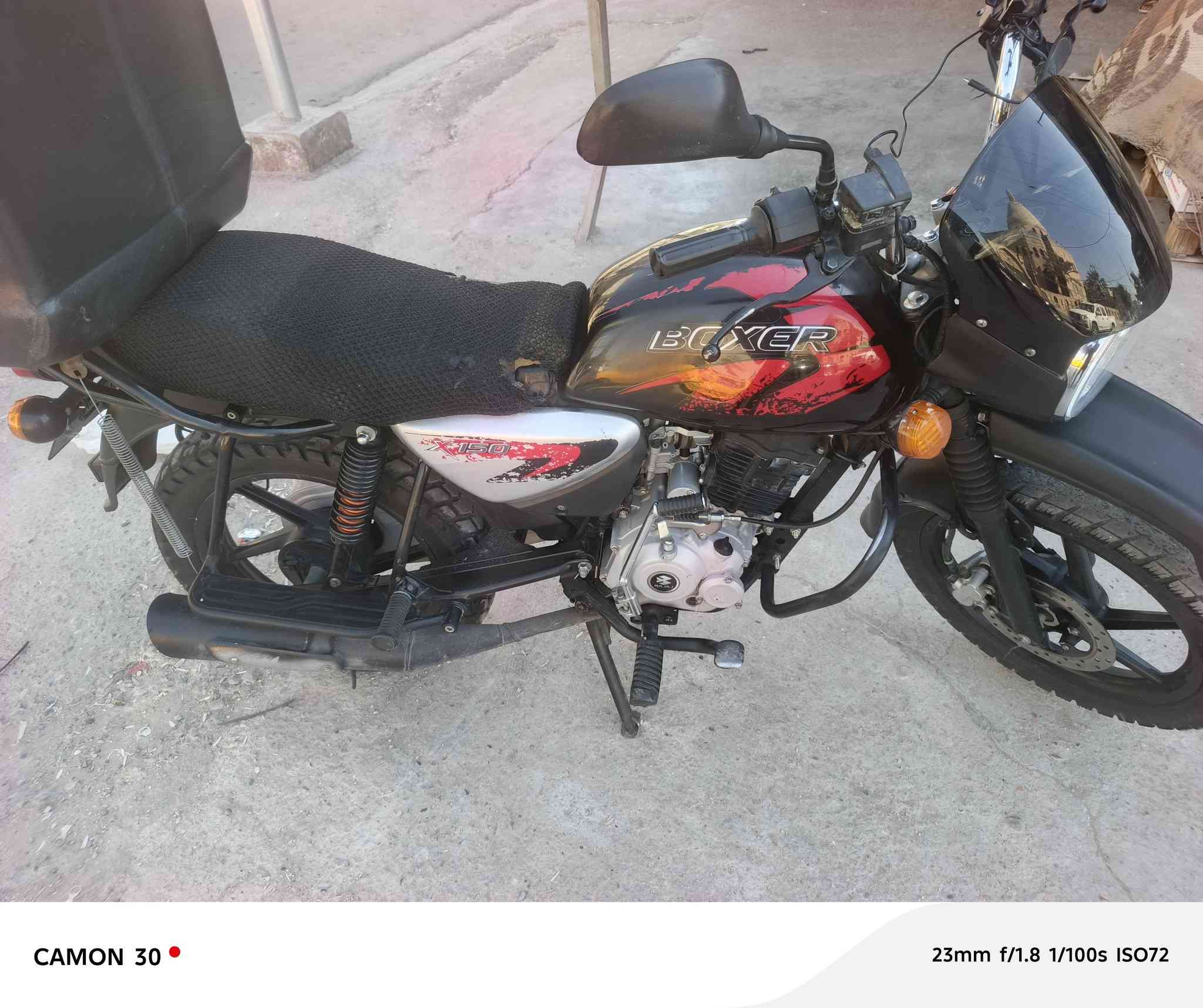 الدراجه ماشيه هواي بس ابد مطابه تجفيت ولا كايمه الحمدلله
الدراجه خير من الله معدل تعبر 120
ممقصر وياها دهن ولا أي شي 
مرقمه شركه احولك وتستلم لوحات كبل تحويل بنفس اليوم
الدراجه قيم وكلس سعرك
بما يرضي الله 
تواصل
***********
واتساب فقط
