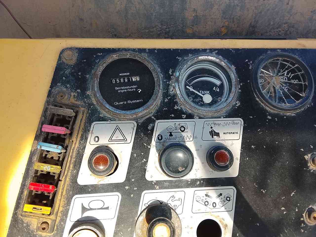 للبيع  BOMAG
بوماك 213 ستيل بدون اضلاف 
رقم بصره باسمي 
كاردن  
السعر 3 وبيه مجال 
تواصل***********
