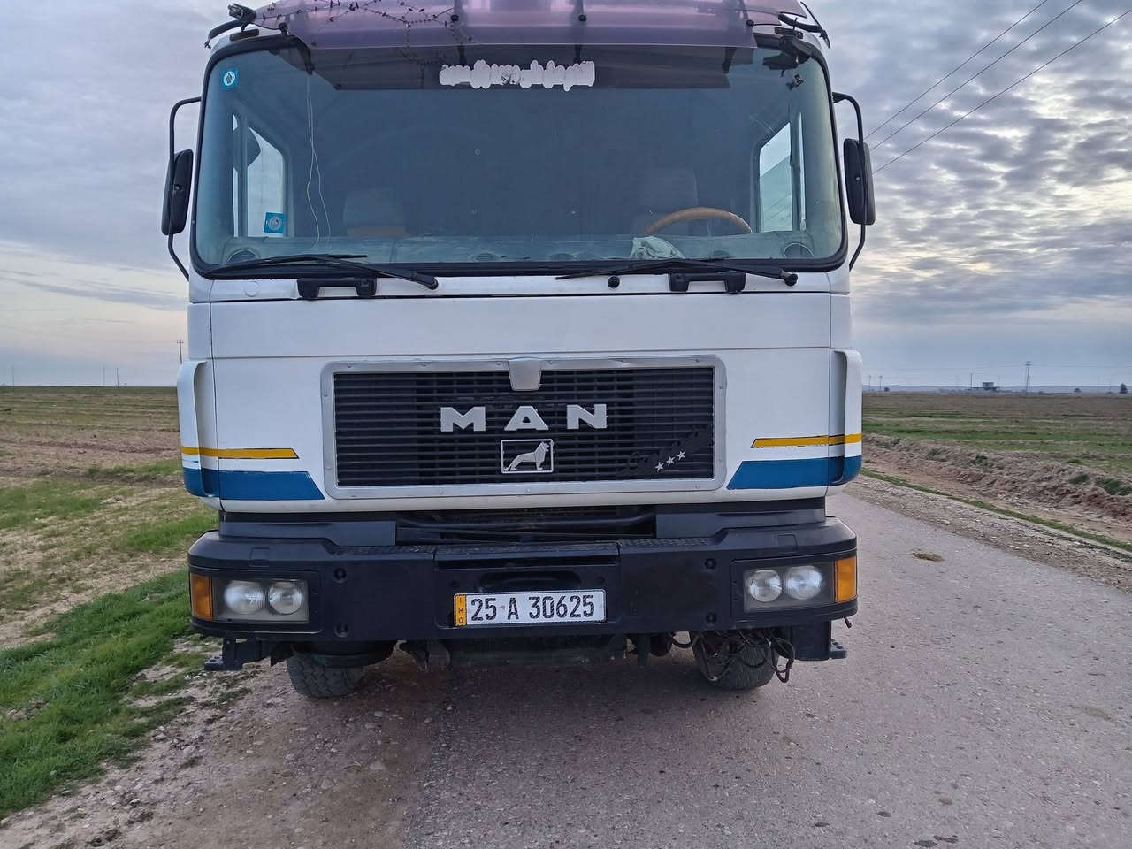 السلام عليكم مان موديل 92 رقم انجليزي سنويه لل 31 يلا تسقط بقرص تحويل كافه المحافظات  مكفول المان كله بلادي المكان محافظه ديالى هذا الرقم بو واتساب واتصال ***********
