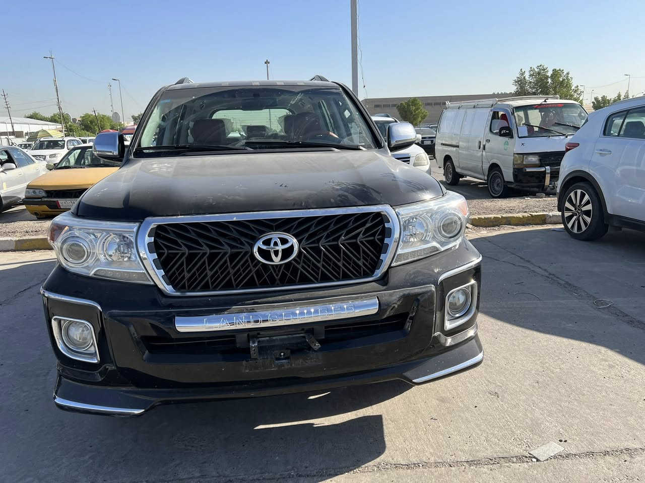 السلام عليكم لاندكروز 2012 للبيع السيارة بيها  صبغ مثل ما موضح بالسونار بسبب الشريط والبنيد انصبغ بسبب الجراد فقط شبر 
السعر 305 
مكان السيارة بغداد البلديات الصحفيين
‭‭0772 225 0959‬
