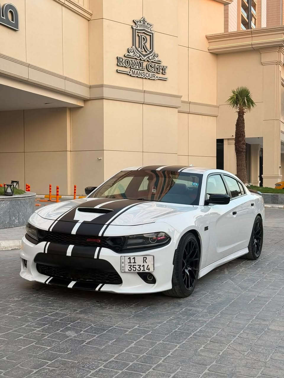 سلام عليكم شباب
جارجر سكات باك للبيع  ￼🐝🐝

موديل 2022 

اللون ابيض 

مكينه V8 / 6400ccm

ماشيه : 35 m 

رقم بغداد بأسمي والتحويل ثاني يوم 

المواصفات 

——————————-

كشنات كنتاره احمر مختم ( سكات باك ) 

فجوج بريمبو 6 بستم 

اكسل قفل 3.9 

كير 8 نمر 

دبات موبار سود

شاشه كار بلي 

كشنات تدفئه تبريد 

4 مودات قياده 

ذاكرة خزن ميموري 

حساسات خلفيه + جانبيه 

كامره خلفيه 

وباقي مواصفات السكات باك معروفه 

الأضافات 

———————————

لدات اوركال متغير 

وسقف روز رايز

حادثها 

——————————-

جاملغ وبنيد فقط 

* علماً السياره مناقصها اي شي جاهزه مجهزه 

* لا بيها تكحيل ولا بارد وكشرها كلش حلو 

السعر 210 ورقه وبالعافيه على الي ياخذها

مكاني بغداد / المنصور ***********
