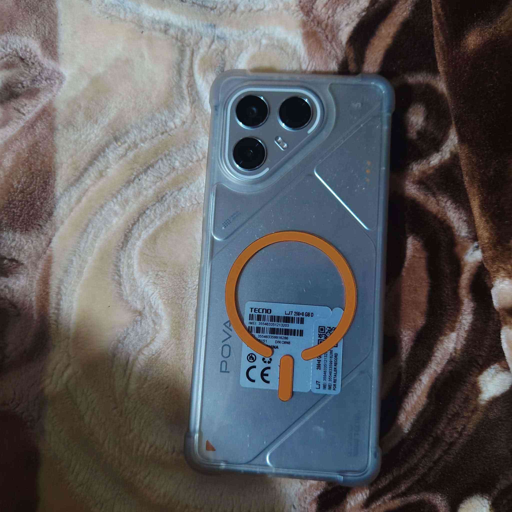 السلام عليكم جهاز نظيف ما صار له شهر من فتحت من الكرتون 90 فريم بالببجي  جهاز الاسمTECNO POVA 7 5G سعر250 ***********
