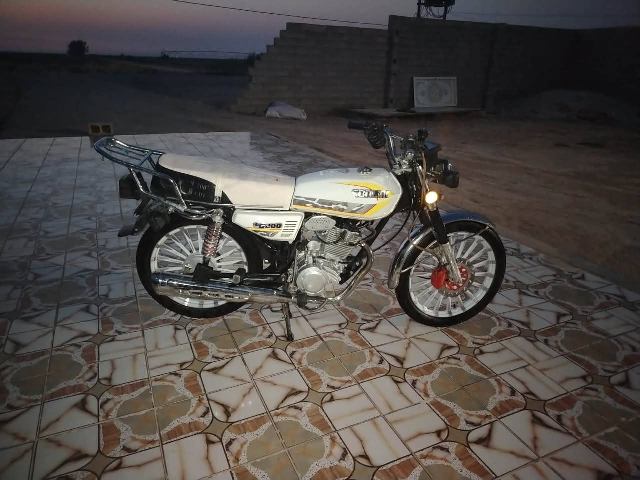 ‏📢 للبيع دراجة سونك سيفان موديل 2025 🔥
‏
‏🏍️ دراجة سونك باب أول ✨
‏✅ موديل 2025 ✨
‏✅ مكفولة كفالة عامة ✨
‏✅ حالة ممتازة جداً وما تحتاج أي مصروف ✨
‏✅ محرك قوي وأداء عالي ✨
‏✅ نظيفة جداً وجاهزة للاستخدام ✨
‏
‏📍 الموقع: ديالى – الخالص – التحويلة
‏
‏الدراجة فرصة للشراية، نظافة وكفالة وراحة بال، مناسبة للاستخدام اليومي . ✨
‏
‏📞 للاستفسار والمراسلة على الواتساب.
‏📞 (***********) ✨
‏
‏🔥 لا تعوض.. والبيع للشراي فقط 🔥
