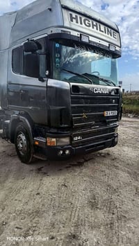 سيارة للبيع موديل 1999 باسمي شرط تحويل  سنويه جديده ل 2030 ذات جوانب م...