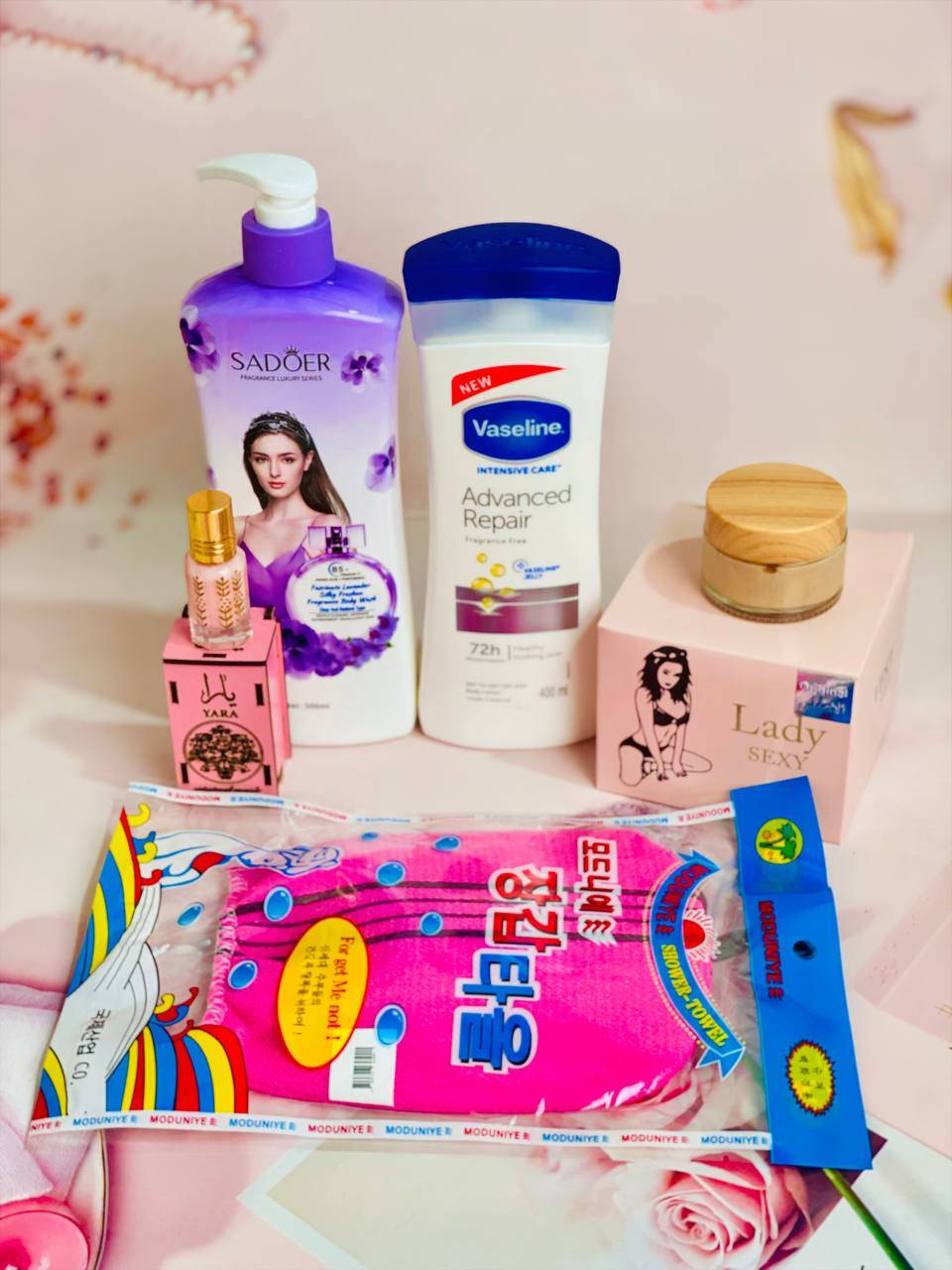 ✨ عرض العناية المتكامل للجسم من SADOER واليُسر 💖 ✨🌸

دلّلي نفسك واهتمي ببشرتك مع باقة العناية المميزة:
💜 شاور غسول الجسم SADOER – تنظيف وترطيب عميق برائحة البنفسج والورد 🌺
💧 فازلين لوشن مرطب – يحافظ على نعومة بشرتك ويتركها حريرية ✨
🧴 ليفة فاخرة – لتقشير لطيف وتنشيط الدورة الدموية 🛁
🌿 مسك الطهارة يارا – عبير يدوم طوال اليوم 💫
💐 مخمرية ليدي – لإحساس منعش ورائحة أنثوية جذابة


**إذا كنت صاحب هذا الإعلان وتريد حذفه لأي سبب، رجاءا أرسل رسالة إلى الدعم الفني**