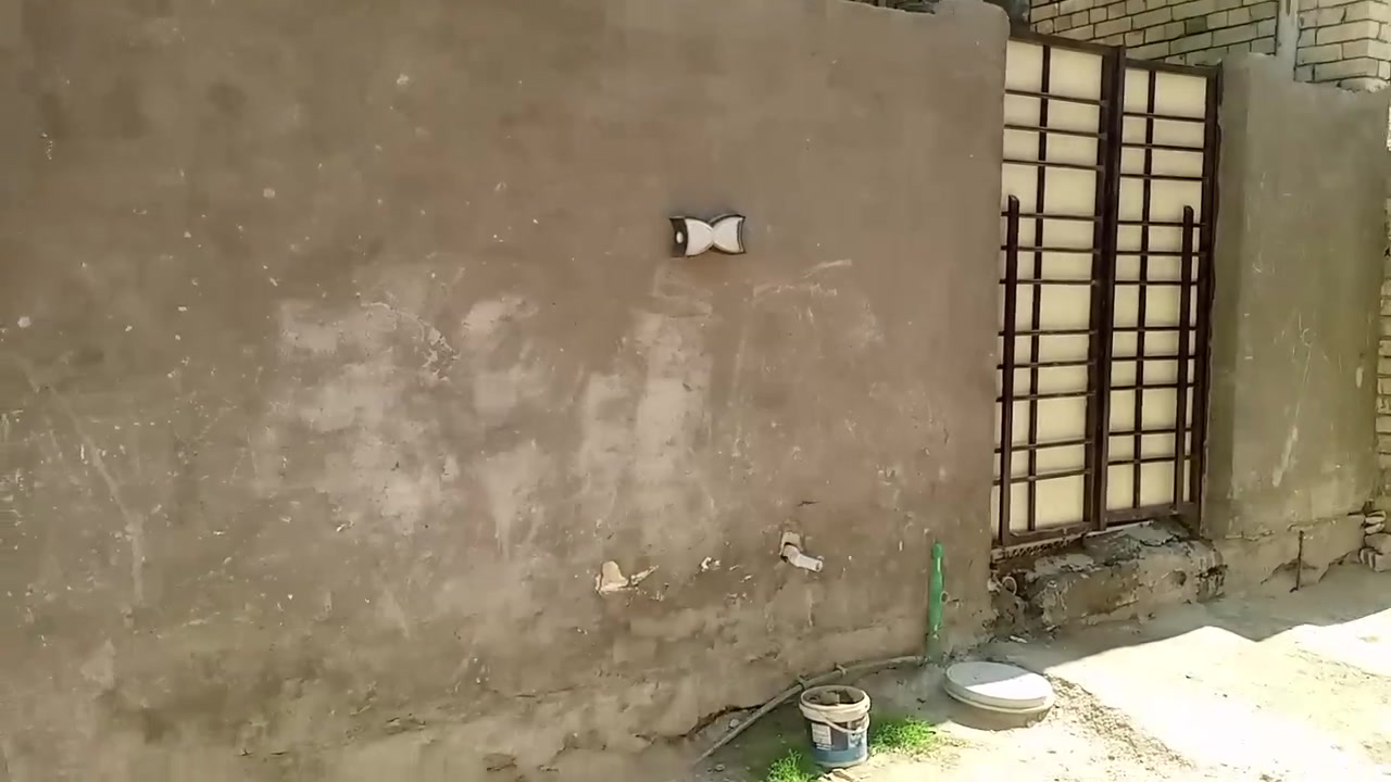 سلام عليكم بيت للبيع مساحه50 متر واجهه 5ونص نزال 10بيت كامل خدمات بناء جديد سند 25جواهري رقم صاحب الدار *********** سعره 35
