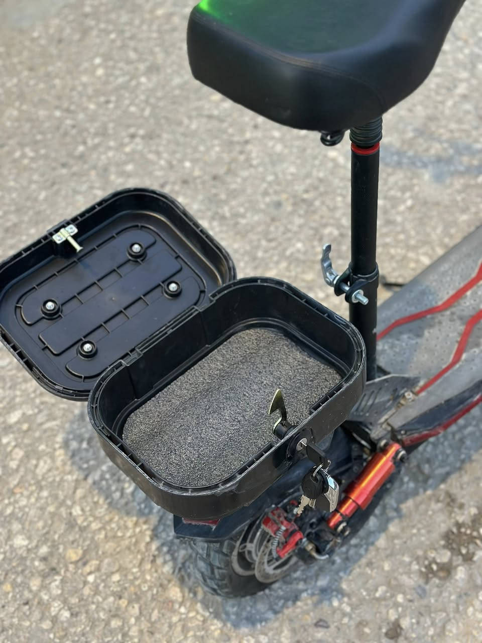 سكوتر شحن للبيع
مجالسرعة في الشاشة 75
السرعة الحقيقية 40-45
بطارية ليثيوم 48v
تتحمل مسافة 30-35 كيلو
تحتوي على انارة امامية وانارة
خلفية + نشرة مخفية على
• الجوانب •
السكوتر مكفول كفالة عامة
غير خاضع للصيانة •
فقط كلوب صغير موجود جوه
ميشتغل ما عداة الدراجه مكفولة
• ماشية مسافة كلش قليلة
يجي وية السكوتر بصمة عدد 2
• وشاحنتة الاصلية •
مدة شحن السكوتر 4 ساعات ويحتوي على جنطة خلفية
السعر 300 وبيه مجال
الرقم *********** واتساب
