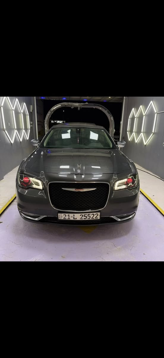 سلام عليكم كلايسلر c300
فول مواصفات 
كشنات كهرباء تدفئة تبريد خزن 
ستيرن كهرباء هيتر 
بردة خلفية 
بانوراما 
سستم صوت 
مري قلاب 
حادثهة نص جامرغ ونص بنيد بدون ايرباك صور الحادث موجودة 
محرك وكير مكفولات من كل شي 
تخم تاير + حدادية جديدة 
ماشية  118 الف ميل 
رقم سليمانية سنوية لل٢٠٣٠ 

السعر ٢١٥ $ 

مكان السيارة ديالى الخالص 

***********
***********
