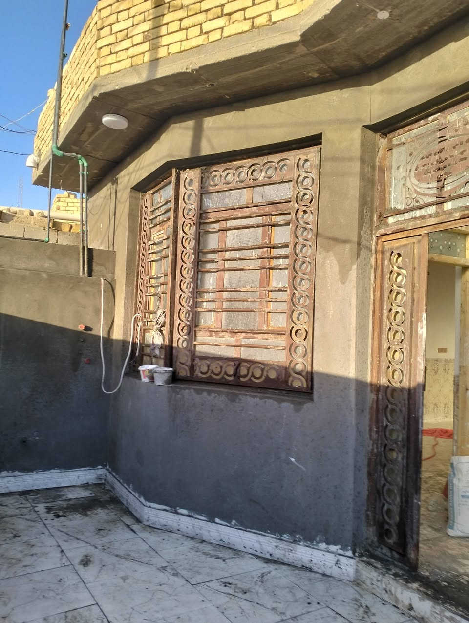 متفرغ عمل
لبخ سمنت وصطار جص وسقل وطلس ونثر
ومخمر عمل درجى اولى 
***********
