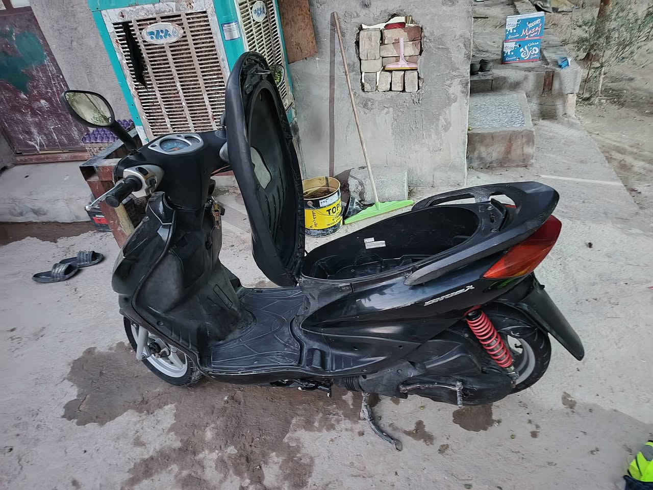 السلام عليكم دراجه للبيع سكنس نثيه ١١٠ ياباني اصلي الدراجه حلوه وا نضيفه استفسار اتصل عله الرقم ***********
