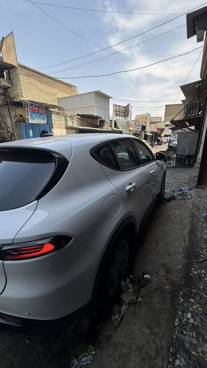 تحية طيبة دوج هورنت هايبرد 2024 السيارة جديدة ماشيه 11 الف السياره فئة RT
مواصفاتها معروفه 

السياره نقصها فقط لايتات ابيعها بدون لايتات 

ونقصها كبسوله ستيرن وتحب ترجع سستم او تريد تغلف بعد بكيفك 

التصليح صار بيها بند وربع الحاملغ 

البيبان اليسار بيهن بارد 

مرقمه السياره باسمي 

السعر 125 وبيها مجال بسيط 

تواصل على رقمي او ع الصفحه 
***********
