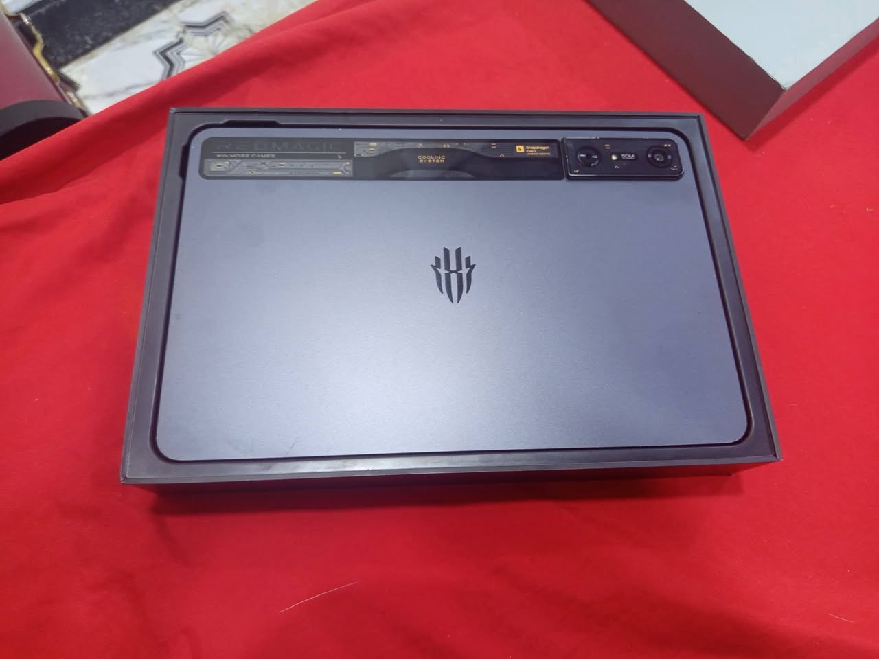 سلام عليكم
تابلت الألعاب الاقوه بلا منافس مستخدم بحالة جيدة نضيف 
REDMAGIC Nova Gaming Tablet 
وحش الألعاب من ريدماجيك

المعالج: Snapdragon 8 Gen 3

التخزين والذاكرة: 512GB مع 16GB RAM

الشاشة: IPS LCD بحجم 144Hz 

الكاميرات:
 • خلفية 50MP
 • أمامية 20MP
البطارية: 10100mAh مع شحن فائق السرعة 120W 

مقاومة الماء: غير مقاوم

مصمم خصيصًا لعشاق الألعاب اللي ما يقبلون بأقل من القمة!


**إذا كنت صاحب هذا الإعلان وتريد حذفه لأي سبب، رجاءا أرسل رسالة إلى الدعم الفني**