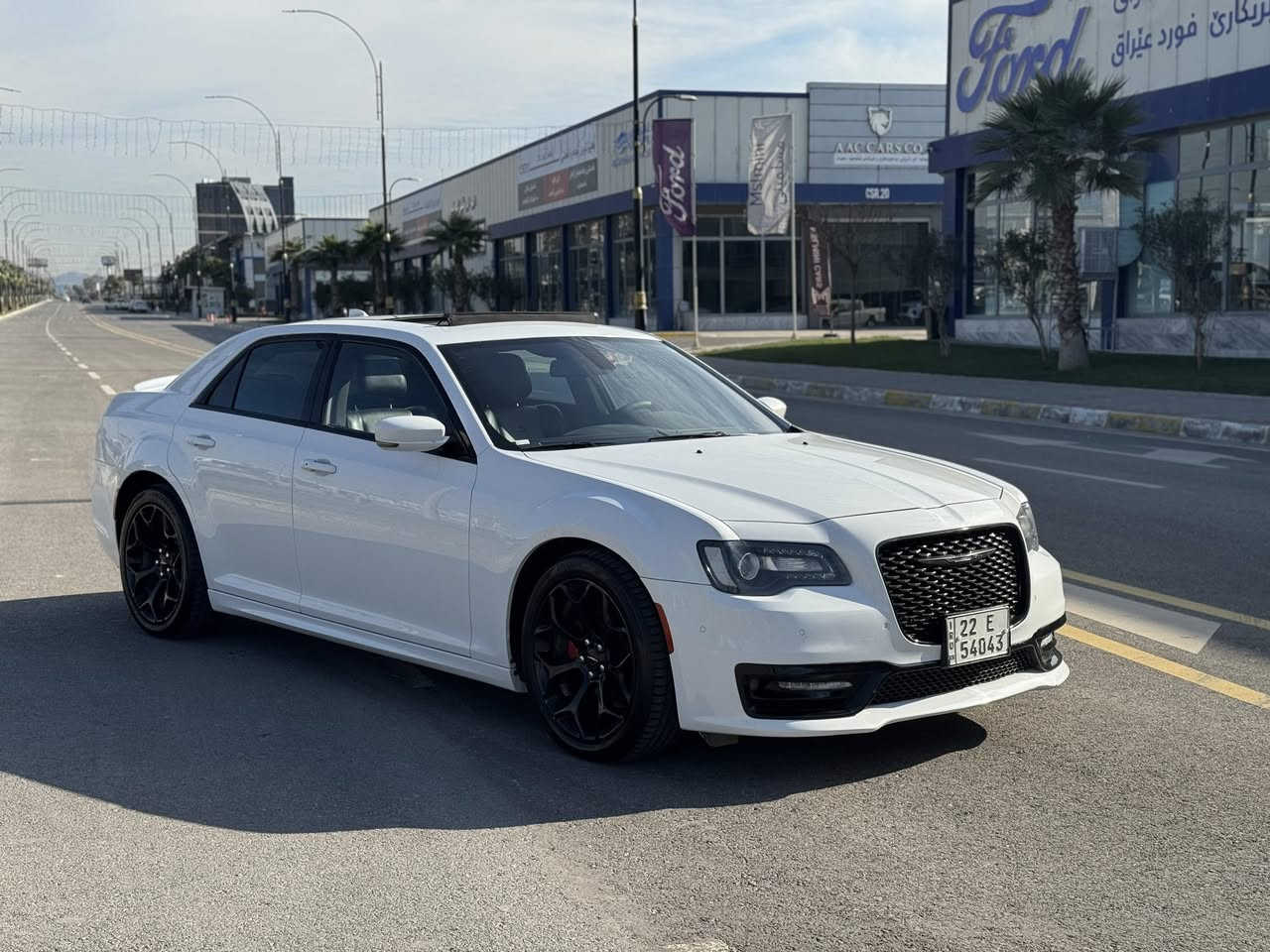 كرايسلر اوباما دبل لحية اصل S موديل 2018 فول مواصفات لون ابيض ثلجي
مواصفات 
*بانوراما 
*بصمة 
*دبل لحية 
* سستم صوت beats
*كشنات جلد
*تدفى كشنات 
وباقي مواصفات معروفة 

مكان السيارة دهوك معارض الجديدة 

السعر : اتصل 
***********
***********
