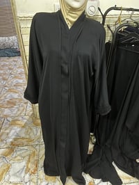 عباية خليجية • سواد فاحم • مقاسات ٤٠-١٣٠