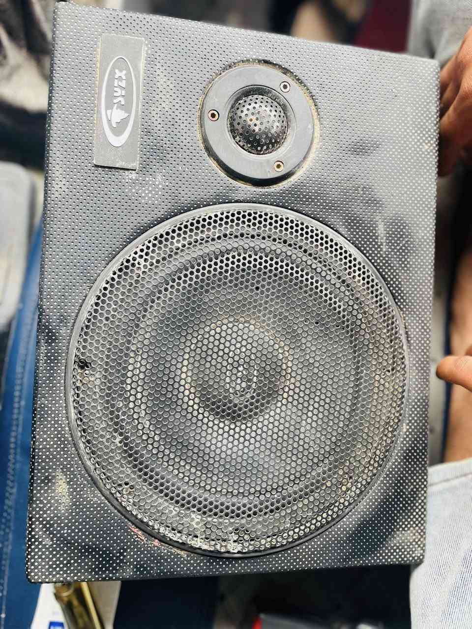 سلام عليكم مضخم صوت اثنين يرهم تكاتك سيارات ستوتاتً صوت واضح وعالي مستخدم شهر قطعتين بقن السعر الوحده 25000خمسهً وعشرين الف الاستفسار ***********
