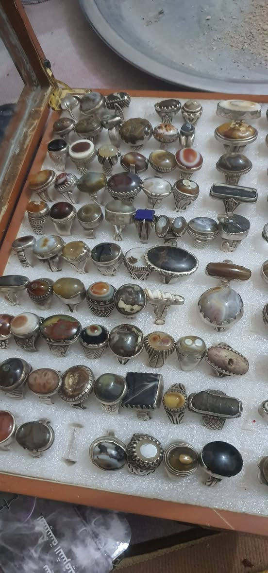 محابس للبيع حجر كله قديم السعر القطعه ع 50جمله الحجر غلبيته مصور ***********
