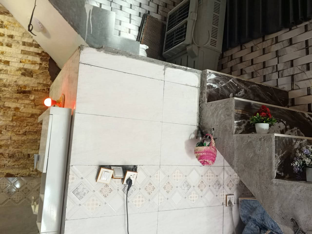 سلام عليكم للبيع مساحه ١٤٠م سند ٢٥طابو زراعي العنوان شارع ١٠٠ خلف معمل كرتون بيت نضيف جدا يبعد عن شارع العام ١٥٠متر عن شارع العام الاتصال على هذا رقم ***********او مراجعت مكتب بهاء الجشعمي قرب جسر المشات أي عرض تريد تبيع تريد تشتري موجود عندي أنواع قطع وبيوت وعندي قطع بقسط مختلف المساحات
