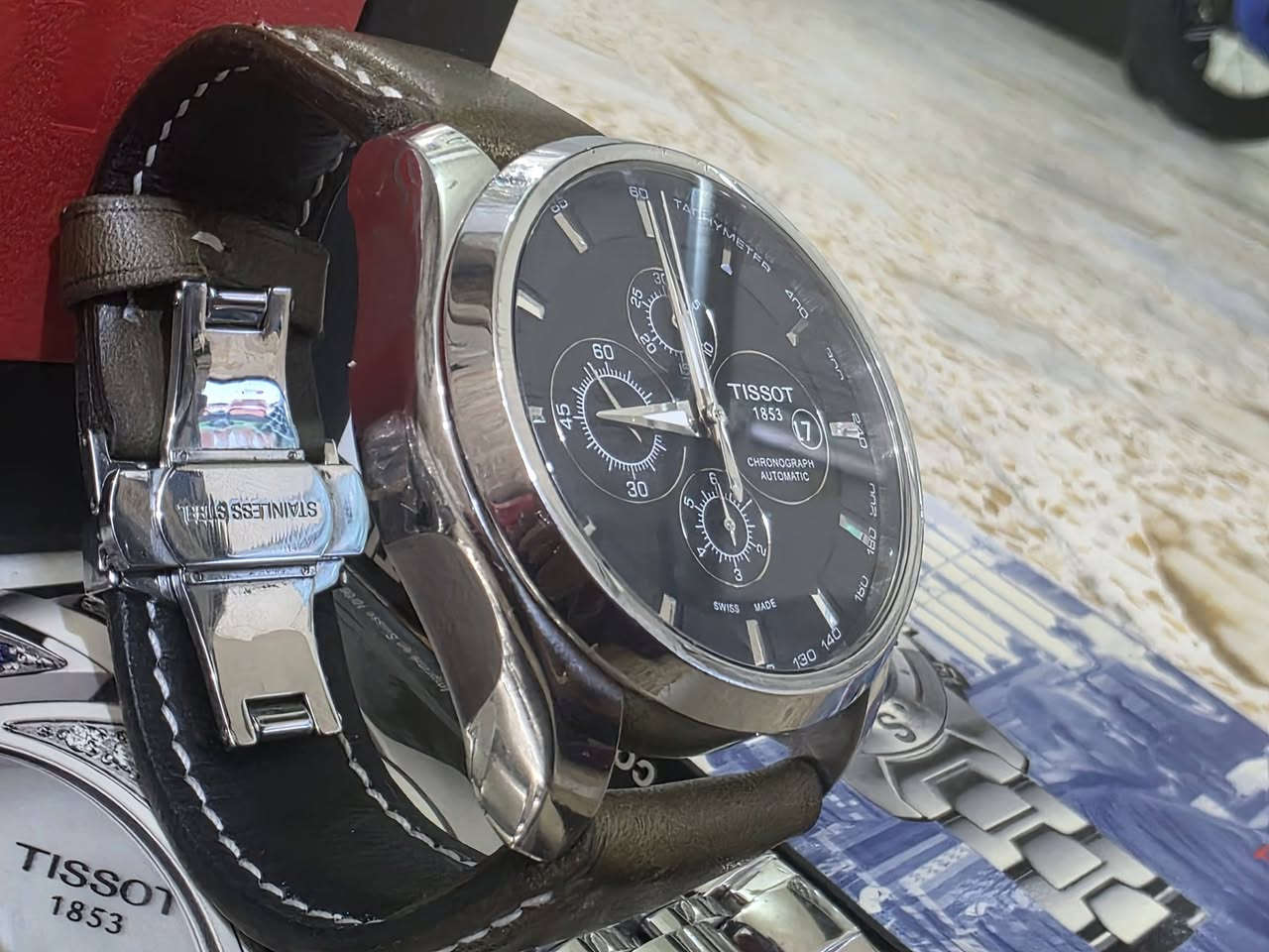 تيسوت اوتوماتيك  سويسري اصلي
TISSOT SWISS MADE 
اوتوماتيك نظافه تامه بلادي 
زجاج زفير كرستال 
سير جلد اصلي اضافي 
القطر ٤٥ ملم - ستووب ووج - تغذيه اوتوماتيك حركه او يدوي 
السعر ٤٨٠ دولار 
مكاني بغداد ومتوفر توصيل


**إذا كنت صاحب هذا الإعلان وتريد حذفه لأي سبب، رجاءا أرسل رسالة إلى الدعم الفني**