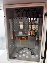 يتوفر لدينا سلك وفنجان وفواصل ومحولات  وبوردات ABbالاستفسار07882767155