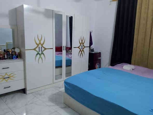 السلام عليكم ورحمه الله وبركاته 
بيت للبيع (طابو صرف)
مساحه ٢٥٠ متر 
حي التقيه الثالثه قرب مطعم بغداد يبعد عن شارع العام 50 متر
تفاصيل //
الطابق الاول 
استقبال ١
صاله ٢
غرفه نوم ٢
مطبخ ١
صحيات داخليه و خارجيه ٢  
الطابق الثاني 
غرفه نوم ٤ 
صاله ١ 
صحيات ١
سطح 
وكل هاذا ب( 215) وبي مجال قليل 
للتواصل يرجى الاتصال بالرقم 
***********
