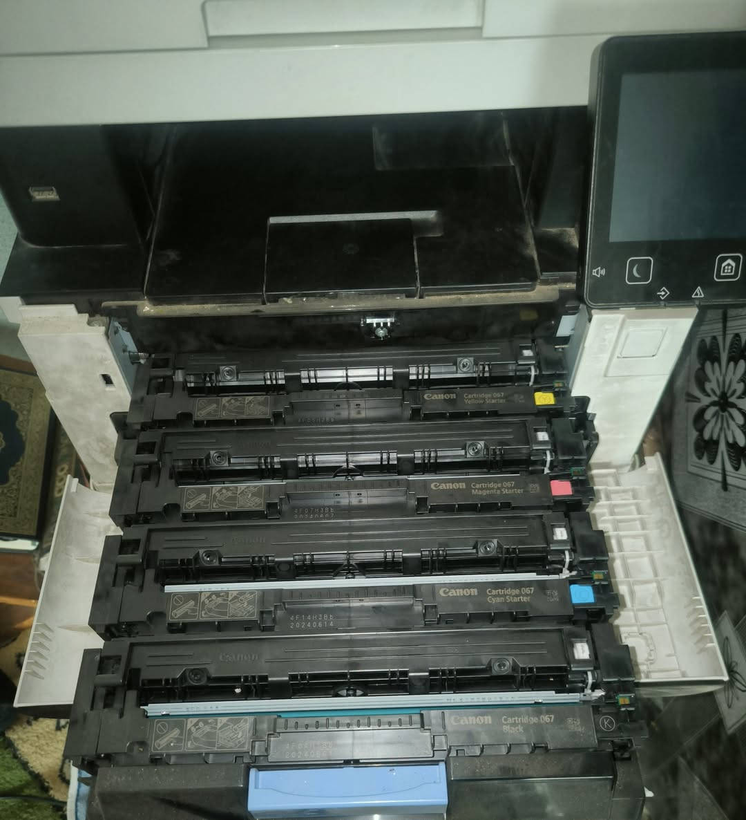 سلام عليكم 
طابعة canon I-sensys/MF657Cdw 
مستخدم قليل بحاله ممتازه

نوع الجهاز : ليزر ألوان شامل الإمكانيات

الوظائف المتاحة : الطباعة والنسخ والمسح الضوئي والفاكس

سرعة الطباعة على وجه واحد:
ما يصل إلى 21 صفحة في الدقيقة (مقاس A4)
ما يصل إلى 38 صفحة في الدقيقة (مقاس A5 - أفقيًّا)

على الوجهين: 
ما يصل إلى 12,7 صور في الدقيقة (مقاس A4)

امكانية تشغيل واي فاي 

لوحة التحكم شاشة LCD تعمل باللمس مقاس 12,7 سم

تخفيض السعر الى 200 الف بعد ما كان العرض ب 275 

ملاحظه سعر الجديده 425
***********
