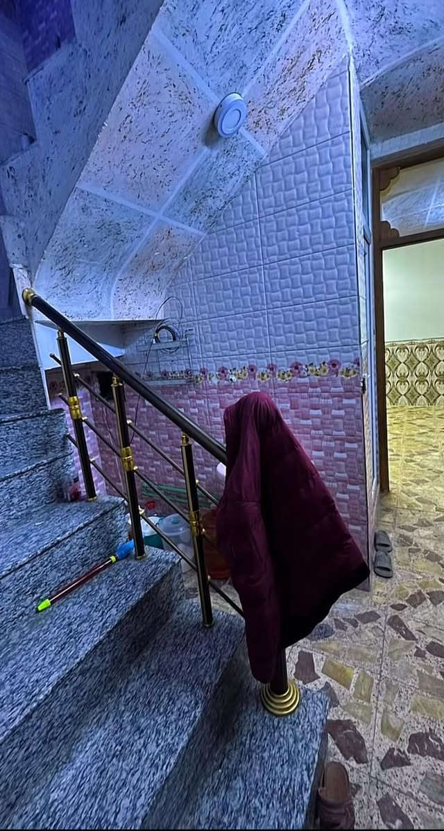 ملاحضه / العنده عقار 🏡#للبيــــــع ويريد يبيع  #دزونه كافه التفاصيل العقار مع ذكر السعر ورقم التلفون ☎️وان شاء الله باقرب وقت ينباع ان شاء الله 🤲❤️
—————————————————————————

🔸مشتمل للبيع طابو صرف مناسب جدا✅  
42 متر  الواجهه 3،50م والنزال 12م  .     
بناء سنة 2022 البناء كله حديث ودرجه اولى 
كامل مكمل تستلم🔑 

🔸الطابق الأرضي1️⃣: استقبال ومطبخ حار وبارد وصحيات 
       الطابق الثاني2️⃣: غرفه نوم كبيره وبلكونه وصحيات
      الطابق الثالث3️⃣:بيتونه وغرفه نوم  وسطح

🔸موقع📍ممتاز جدا بغداد الشعب شارع عدن قرب مدرسه السيف العربي وسوك شلال على شارع عريض
 
ملاحضه اذ نويت تاخذه استثمار اجره الك ايجار سريع ب400الف كل شهر وعائله صغيره 
🔸السعر: 115 وقابل للتفاوض 
 
مكتب ابو علي الدراجي للعقارات 🏛️
الشعب-نهايت شارع الصحه-مقابيل كرزات ركن الصحه 
***********📞
***********📞
 ***********📞
