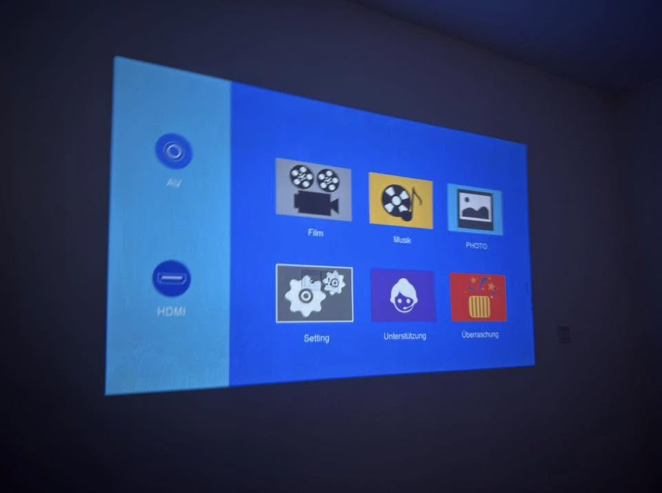بروجكتور LED من ماركة Happrun أو Hopvision موديل H1 مخصص للمسرح المنزلي والترفيه.يتميز الجهاز بسطوع يصل إلى 9500 لومن ونسبة تباين 10,000:1 لتجربة مشاهدة واضحة.يدعم البروجكتور دقة 1080p الأصلية، ويحتوي على سماعات مدمجة، ويدعم التوصيل اللاسلكي عبر البلوتوث.
السعر 50
يوجد توصيل


**إذا كنت صاحب هذا الإعلان وتريد حذفه لأي سبب، رجاءا أرسل رسالة إلى الدعم الفني**