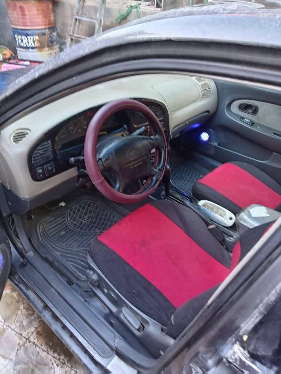 سلام عليكم كيا سيفيا للبيع  لسياره حلوه موديل 2001 كير ومحرك مكفولات لسياره مداور ثاني يوم تجي لسعر 38 وبيه مجال تفحص بيدك مكاني لحله سياحي لساده ***********
