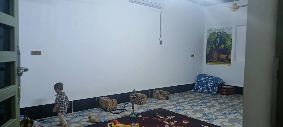 سلام عليكم بيت للبيع طابو زراعي 25
المساحه 200قرب سوق الجمعه مقابيل مجمع بوابه النجف 
قريب عالسايدين الحولي ماء كهرباء قبل القرار مرقم سعر65رقم ***********
