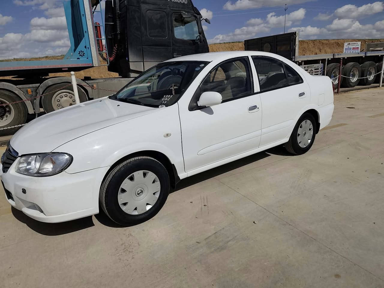 نیسان سەنی یابانی 2010مەکینە بیلاد ڕەش نەکراوەتەوە سەنەوی تا 2027 تازەیە زۆر پاکە ماڵی دۆستە 
تەنها یەک پەڵە بۆیاخی هەیە لای بۆنیتەکەی دیاریم  کردووە 
هەر چوار تایەکەی  تازەیە ناو فۆرمیکایە نرخی 103 و معامەلە 
***********
