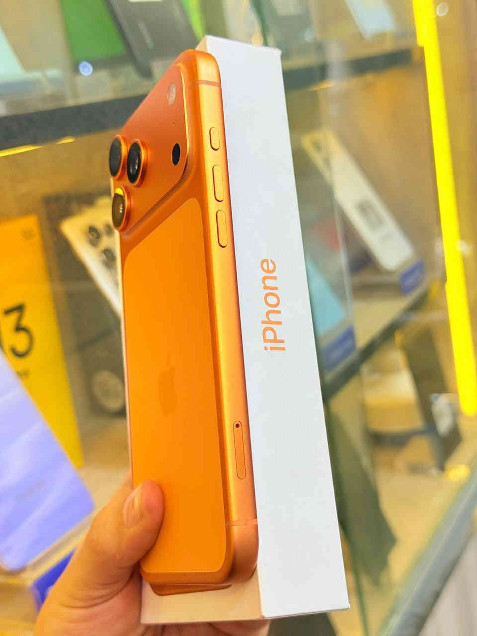 أيفون17 برو ماكس عربي شرق اوسط ماستر  تك سيمكارت  ذاكره 256 بطاريه 100 جديد بعده ممبدل بي شي مع ضمان 5 ايام نضافه 100‎%‎ كامل ملحقاته اعتبره فاتحه بيدك من الكارتونه وتر بروف عل حاسبه كله نورمل السعر 1890 الف  
 بغداد البياع شارع 13 مقابل الحمام مال البياع مركز الريس للموبايل مجاور مكتبه ميم
***********
