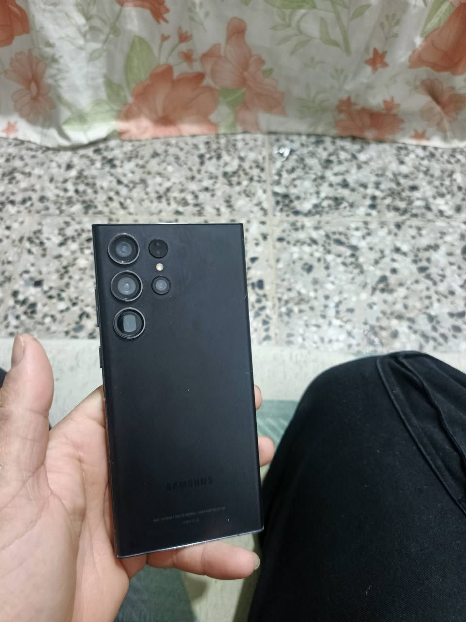 السلام عليكم 
للبيع اس 23 التر سيم كارد 2
256 كيكه 8رام معو شاحنه والكرتون 
التلفون نضيف كلش اخو الجديد 
موجود بغداد كرادا
السعر 650 الف بيها مجال
تواصل *********** واتس اب 
 *********** اتصال عادي
