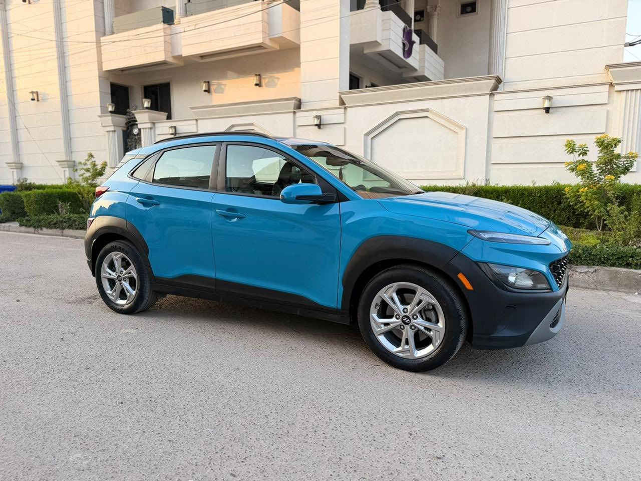 كونا 2022 لون بحري مميز
وارد امريكي السياره فول ماشيه 41 
رادار امامي وخلفي 
تدفئه تبريد كشنات 
فتحه 
تحكم ستيرن 
اطفاء ذاتي 
بصمه 
تشغيل عن بعد 
كامره خلفيه 
ابل كار بلي لاسلكي بدون 
شحن لاسلكي 
فور ويل 
شاشه جبيره
حادثها بنيد وجاملغ 
والسونار موجود بيها 
السياره مدوشمه وتخبل 
السعر 135$ وبيها مجال 
مكاني بغداد السيديه 
*********** 
وبي واتساب
