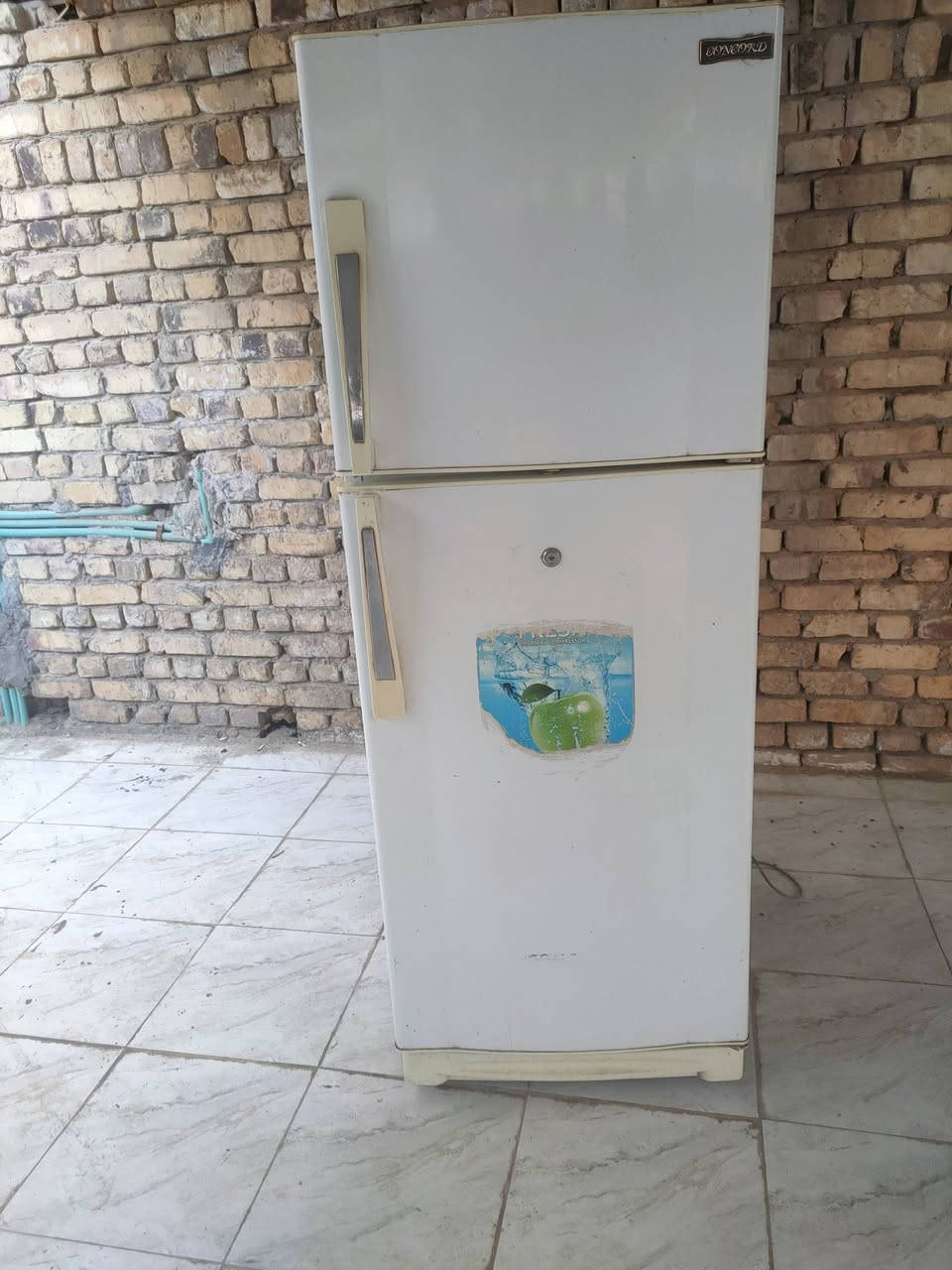 السلام عليكم، ثلاجه متوسطه الحجم بيها ليك ماطورها الاصلي شغال السعر 60 وبيها مجال الديوانيه حي العسكري شارع 30 للاتصال أو واتساب ***********
