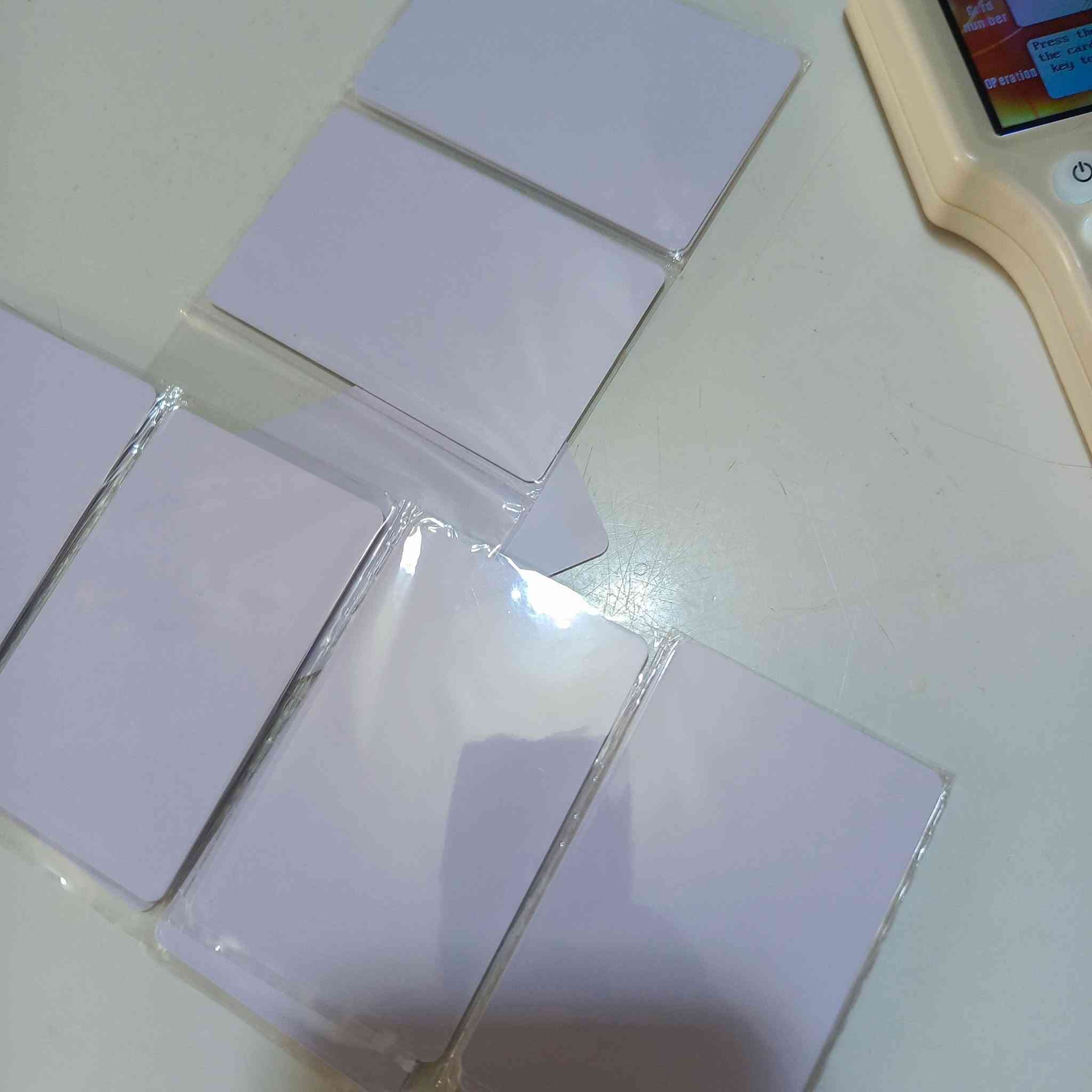 متوفر جهاز هو ناسخ ومبرمج بطاقات RFID/NFC المحمولة، وتستخدم لنسخ بطاقات الوصول والتعريف الذكية.يدعم الجهاز ترددات متعددة مثل 125 كيلوهرتز و13.56 ميجاهرتز (بطاقات IC وID)، مما يتيح له التعامل مع معظم أنواع البطاقات الشائعة.يتميز بشاشة ملونة مقاس 2.8 بوصة لسهولة التشغيل، ويمكن توصيله بجهاز كمبيوتر عبر USB لتحديث البرامج أو فك تشفير البطاقات جديد
مع كامل ملحقات
السعر 25
يوجد توصيل الى جنيع محافظات العراق
@أبرز المعجبين


**إذا كنت صاحب هذا الإعلان وتريد حذفه لأي سبب، رجاءا أرسل رسالة إلى الدعم الفني**
