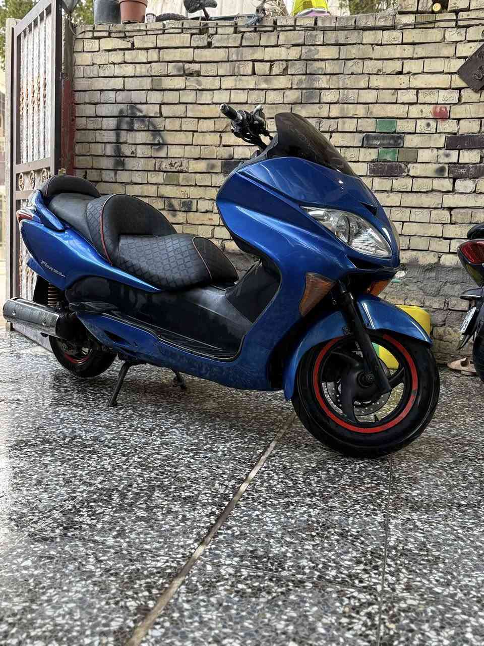 السلام عليكم
فورزة MF0.8 عمية دراجةكلهة شغالة
وكلهة بلادي مكينة فول خرسة تخم تاير جديد منضومة
زنون كلهة كاملة أوراق موجودة السعر ٩٠٠ مكاني 
بغداد العبيدي ***********
