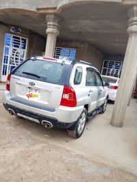 اسبورتج2009خليجي  مكينه 2000دوش بيها رش صبغ جاملغ +باب السيارة على وضع...